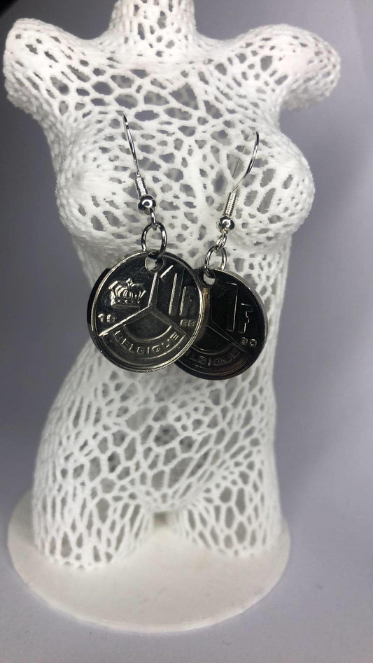 Boucle d'Oreille 1 franc de Baudouin: L'Accessoire Ultime