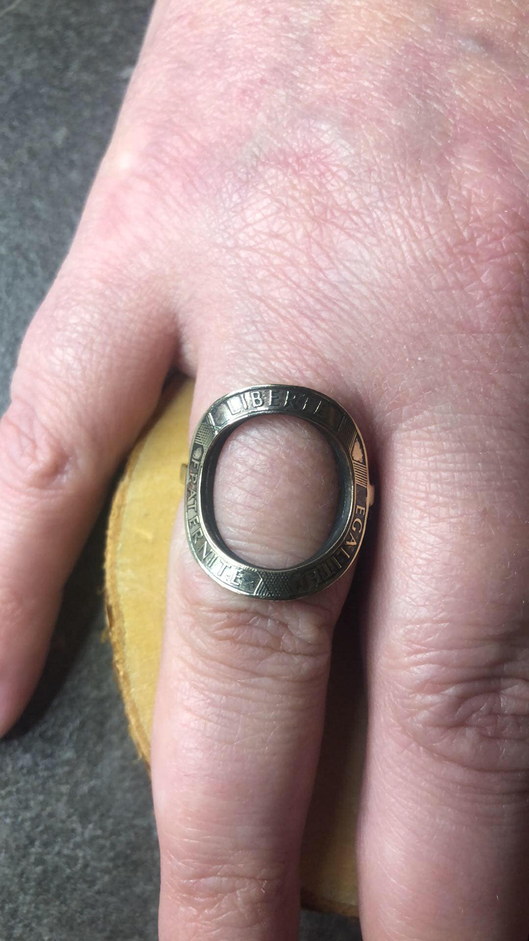 Bague faite a partir d'une pièces de 10 francs