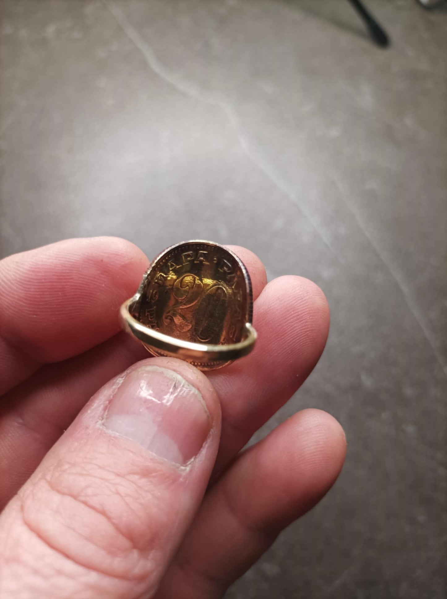 Bague six torches Une flamme 20 Para Yougoslavie